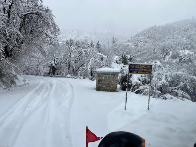 Μέχρι 50 πόντους το χιόνι στα χωριά της Ύπατης και της Δυτικής Φθιώτιδας [εικόνες - βιντεο]