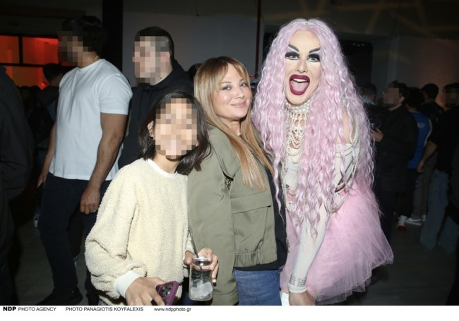 Η Νάνσυ Ζαμπέτογλου με την κόρη της, Σοφία Γαλακτερού σε μουσικό πάρτι στην Τεχνόπολη