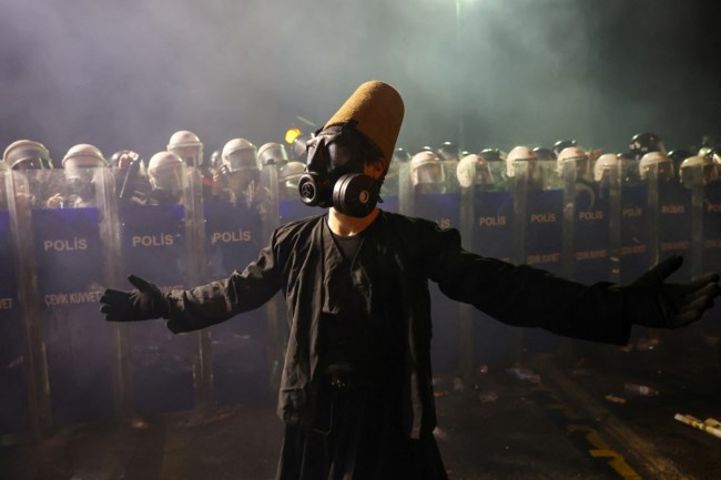 Η σύζυγος του Εκρέμ Ιμάμογλου γράφει για τον φυλακισμένο Δήμαρχο Κωνσταντινούπολης: "Αισθανόμουν ότι κάτι έρχεται"