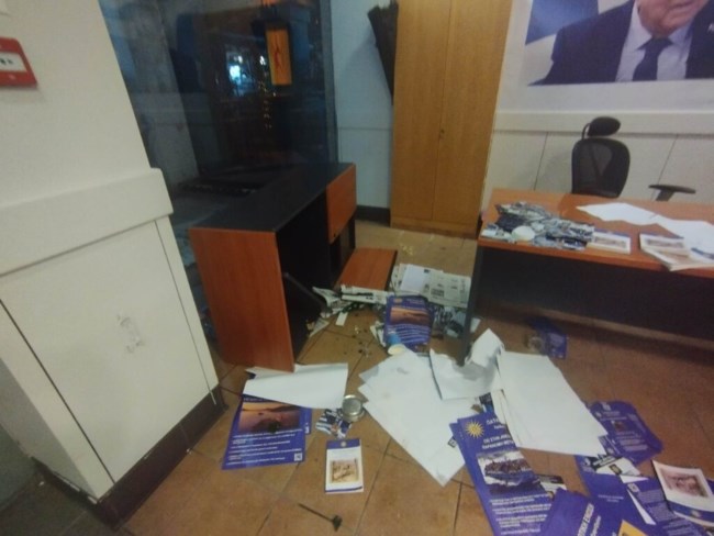 Καταδρομική επίθεση αντιεξουσιαστών σε δύο σούπερ μάρκετ την Πάτρα
