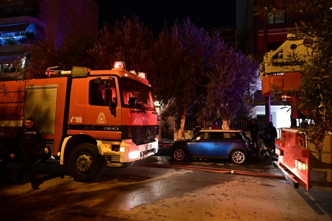 Τραγωδία στην Καλλιθέα: Βρέθηκαν δύο απανθρακωμένες σοροί μετά από φωτιά σε διαμέρισμα [βίντεο]