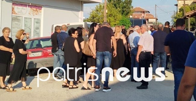 Πολύνεκρο τροχαίο στην Ελαία: Σπαραγμός στην κηδεία της 12χρονης Ιωάννας και του 44χρονου πατέρα της [εικόνες]