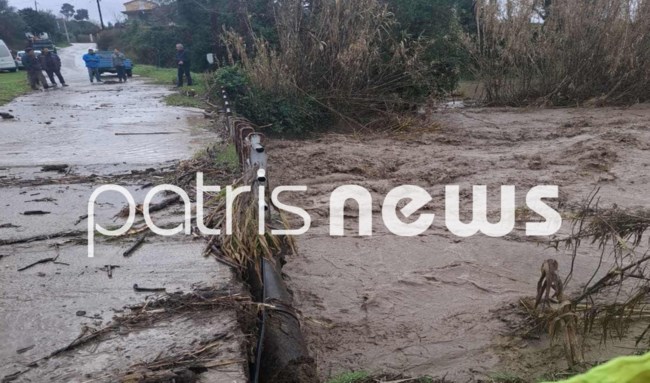 Πύργος: Έσπασε η γέφυρα του Ενιπέα - Απεγκλωβίστηκε οικογένεια από πλημμυρισμένο σπίτι