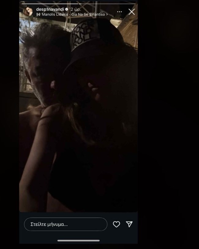 Βραδινό μπάνιο στη θάλασσα για τη Δέσποινα Βανδή και τον Βασίλη Μπισμπίκη