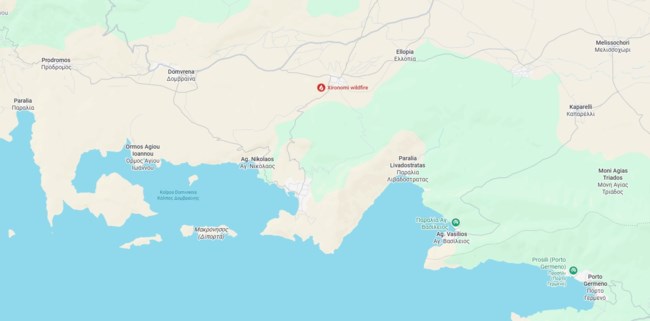 Ανεξέλεγκτη η φωτιά στη Βοιωτία: Απομακρύνουν δια θαλάσσης τους πολίτες - Παραδομένος στους καπνούς ο Άγιος Βασίλειος