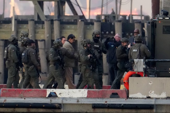 Το παρασκήνιο της σύλληψης Μαδούρο: Αρνήθηκε το "καταφύγιο" του Πούτιν, το γνώριζε και το Βατικανό