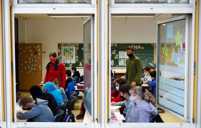 "Επιχείρηση" άνοιγμα σχολείων: Τι είπε η Κεραμέως για την επιστροφή στα θρανία