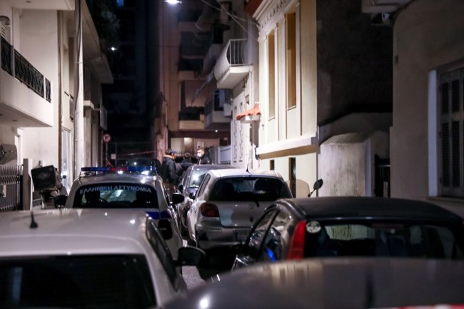 Σοκ στον Κολωνό: Έγκυος 5 μηνών βρέθηκε νεκρή με χτύπημα στο κεφάλι - Η αστυνομία προσήγαγε τον σύζυγό της