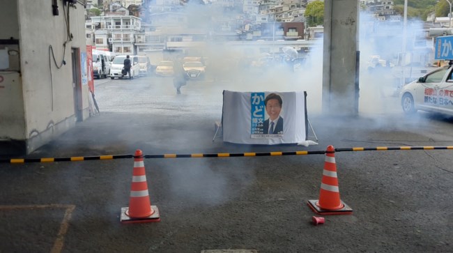 Πανικός από την εκτόξευση καπνογόνου στον Ιάπωνα πρωθυπουργό - Απομακρύνθηκε άρον άρον