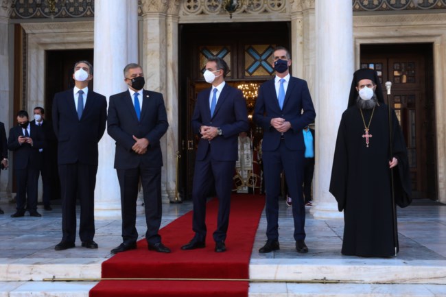 Μητρόπολη Αθηνών: Μητσοτάκης και Σακελλαροπούλου στην πρωτοχρονιάτικη δοξολογία [Εικόνες]