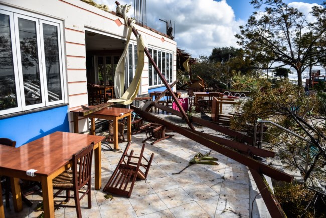 Κακοκαιρία: Ανεμοστρόβιλος σάρωσε χωριό στην Πρέβεζα - "Βούλιαξε" η Πάτρα [Εικόνες-Βίντεο]