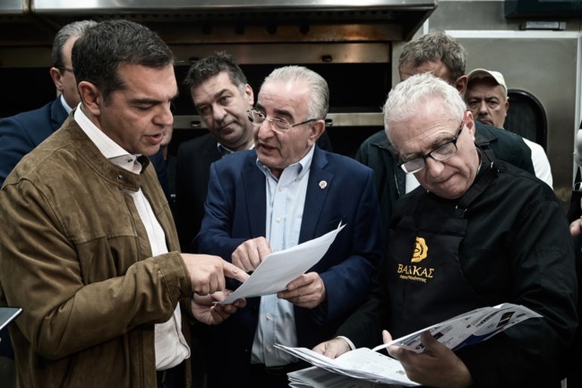 Τσίπρας σε αρτοζαχαροπλαστείο στη Λυκόβρυση: Να σταματήσει το κύμα λουκέτων [εικόνες]