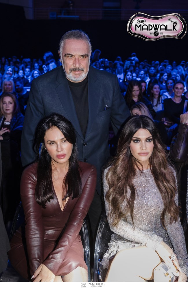 Σήλια Κριθαριώτη: Εντυπωσιακή με δερμάτινη δημιουργία στο MadWalk - Στο front row με την Κίμπερλι Γκίλφοϊλ