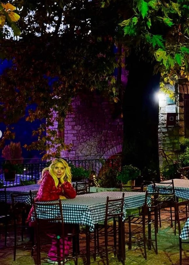 Ελένη Μενεγάκη - Μάκης Παντζόπουλος: Σε γραφικό ταβερνάκι στα Τζουμέρκα