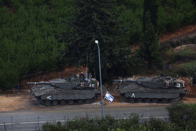 Reuters: Μπαράζ ρουκετών από το νότιο Λίβανο προς το Ισραήλ - Με πυρά πυροβολικού απαντά το Τελ Αβίβ