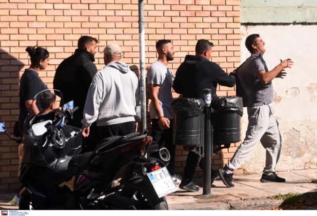 Μαρκόπουλο: Παραδόθηκε και συνελήφθη 19χρονος για τη δολοφονία του 5χρονου παιδιού