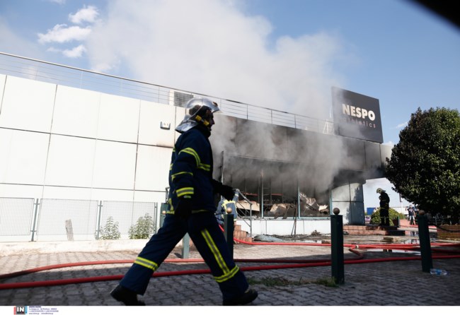 Φωτιά σε κατάστημα στη Θεσσαλονίκη