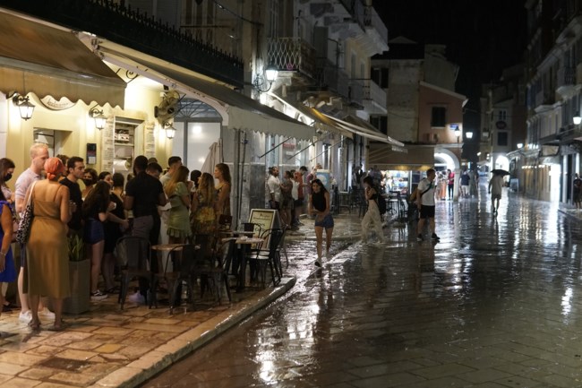 καλοκαιρι βροχή