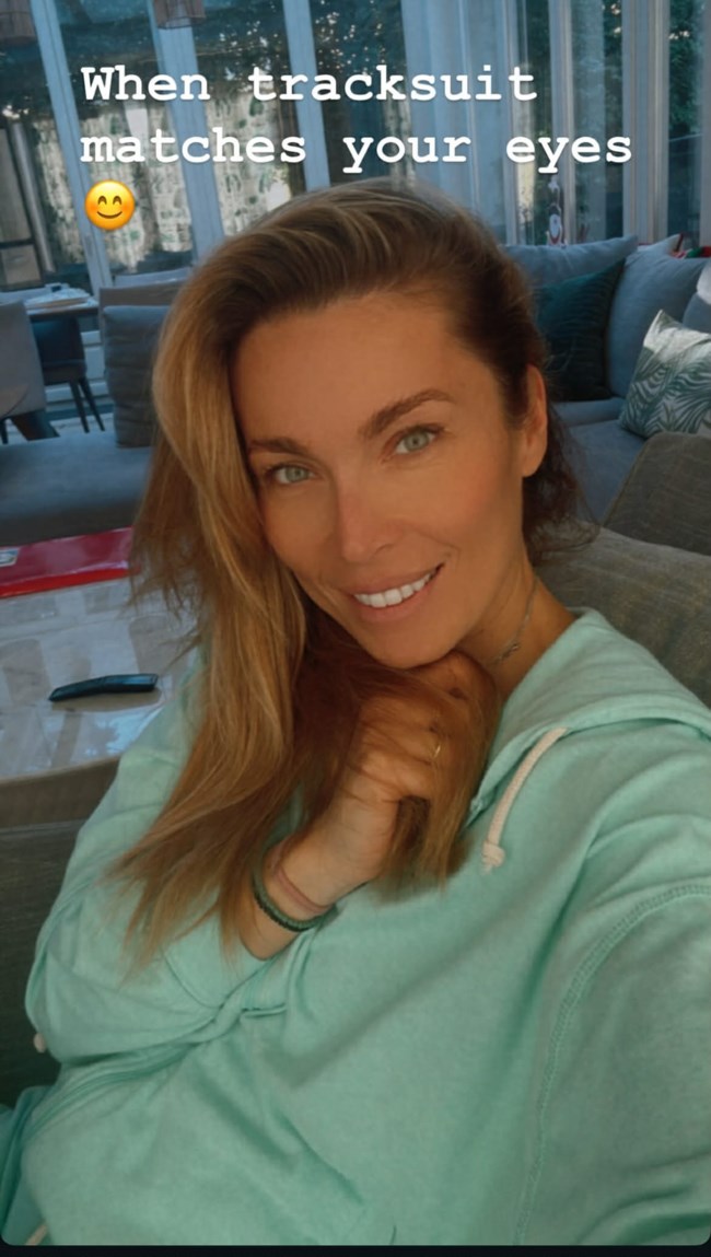 Η Μαριέττα Χρουσαλά μας ανοίγει το σαλόνι της έπαυλής της στο Ελληνικό