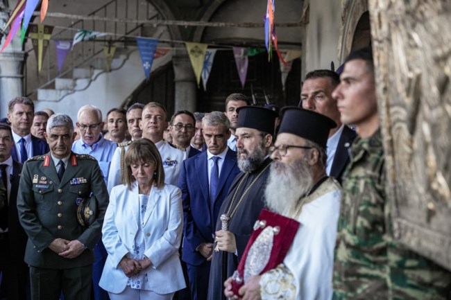 Σακελλαροπούλου από Λέσβο: Οι σκέψεις μας βρίσκονται σε όσους επλήγησαν από τις καταστρεπτικές πυρκαγιές στην Αττική