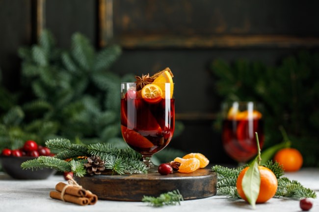 Glühwein: Το ζεστό, αρωματικό κρασί των γιορτών και η ιστορία του - Πώς θα το φτιάξετε