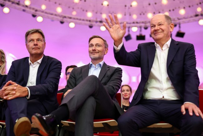 Deustche Welle: Φιλί της ζωής για τον Σολτς η νίκη του SPD στο Βρανδεμβούργο - Θα αντέξει μέχρι τα Χριστούγεννα;