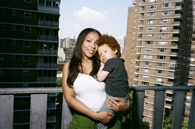 Γυναίκες εγκαταλείπουν την καριέρα τους για να μεγαλώσουν τα παιδιά τους