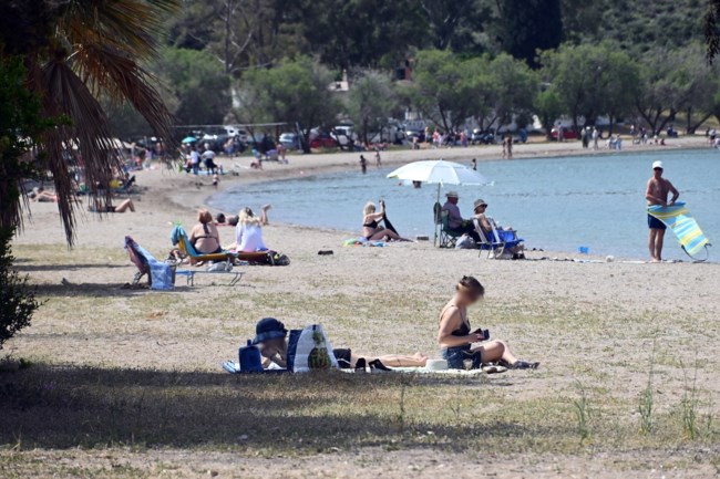 Απαγόρευση κολύμβησης στην Αττική: Πού δεν μπορούμε να "βουτήξουμε", σύμφωνα με το Υπουργείο Υγείας