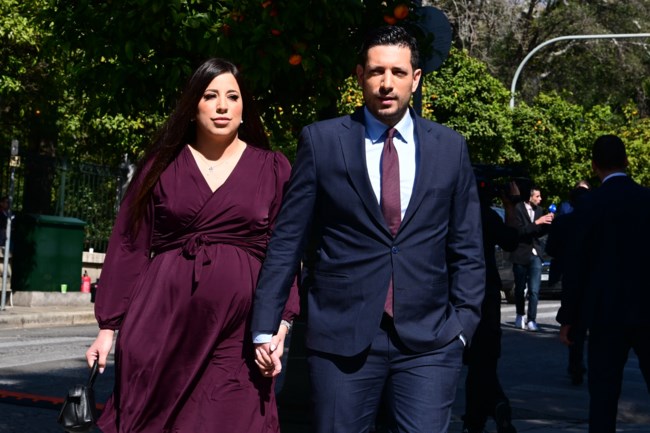 Κωνσταντίνος Κυρανάκης: Mε την έγκυο σύζυγό του, Ελένη Αθερινού, στην ορκωμοσία