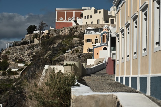 Σαντορίνη: Η πύλη εξόδου σε περίπτωση μεγάλου σεισμού ή ξυπνήματος του ηφαιστείου και ο κίνδυνος των κατολισθήσεων