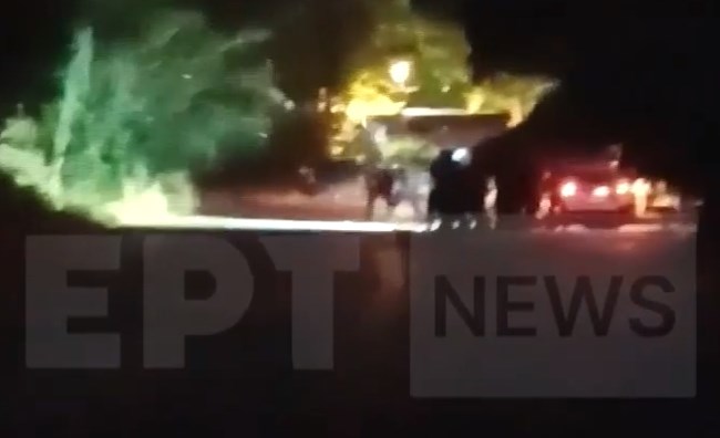 Βίντεο ντοκουμέντο: Ρομά επιτέθηκαν σε περιπολικό – Το εγκατέλειψαν οι αστυνομικοί, ολόκληρη επιχείρηση για να το πάρουν πίσω