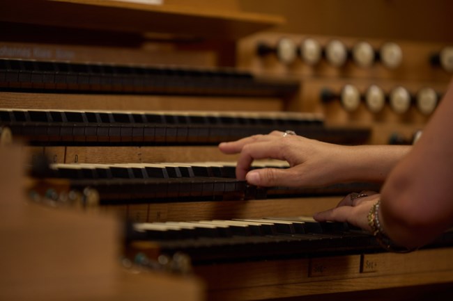 Μέγαρο Μουσικής: Ουρανία Γκάσιου - Ελένη Κεβεντσίδου - 2 Οργανίστες - 4 Χέρια Στη μνήμη του Νίκολας Κύναστον