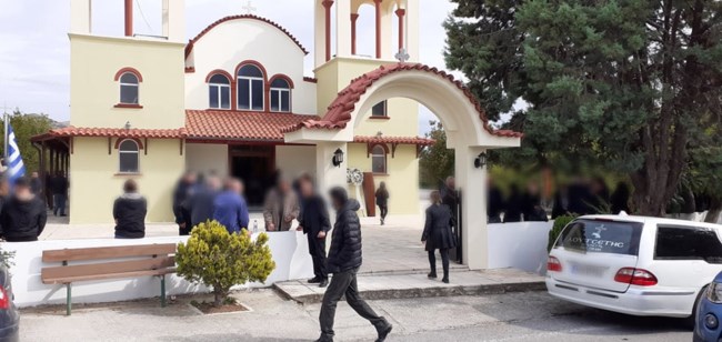 Γυναικοκτονία - Ιεράπετρα: Θρήνος και ανείπωτος πόνος - Το "τελευταίο αντίο" στην αδικοχαμένη Νεκταρία [Εικόνες]