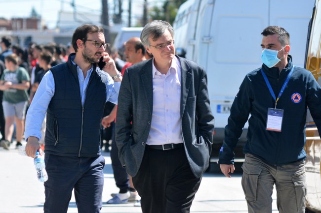 Συγκλονιστικός Τσιόδρας στον οικισμό των Ρομά: "Είμαστε όλοι αδέλφια, μαζί σε αυτό" - Δείτε το βίντεο