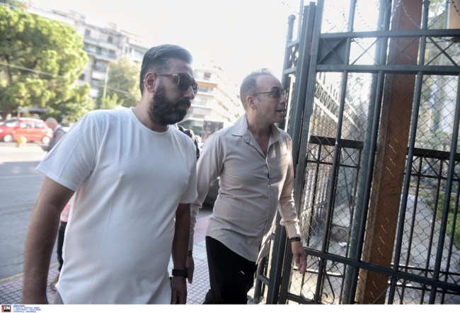 Πάνος Μουζουράκης για πατέρα Αντώνιο: Θα εμπιστευόμουν με κλειστά μάτια την κόρη μου στον πατέρα Αντώνιο