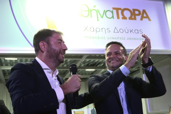 Δούκας: "Τώρα είναι στιγμή να αγωνιστούμε για την Αθήνα" - Προεκλογική συγκέντρωση παρουσία Ανδρουλάκη