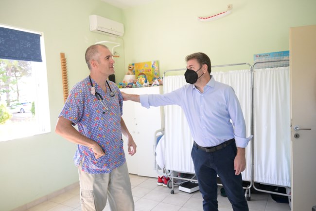 Ανδρουλάκης στην Κεφαλονιά: Προτεραιότητα η αναγέννηση του ΕΣΥ - Να δοθούν κίνητρα για να έρθουν γιατροί στα νησιά