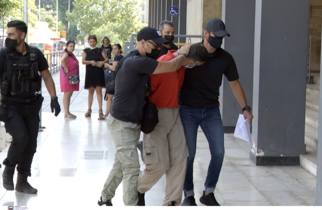 Επαναστατική Αυτοάμυνα: Στον Εισαγγελέα ο 48χρονος που συνελήφθη για συμμετοχή στην τρομοκρατική οργάνωση  [εικόνες]
