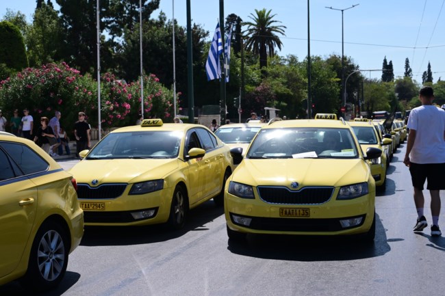 Στήριξη στον Πάνο Ρούτσι από τους οδηγούς ταξί της Αττικής - "Οι δρόμοι ανήκουν σε αυτούς που αγωνίζονται" [εικόνες - βίντεο]