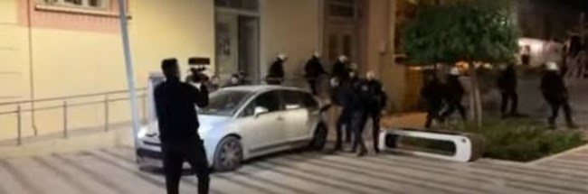Ηράκλειο: Με αντιπερισπασμό φυγάδευσαν από τα Δικαστήρια  τη μητέρα του τρίχρονου και τον 44χρονο - [Βίντεο]
