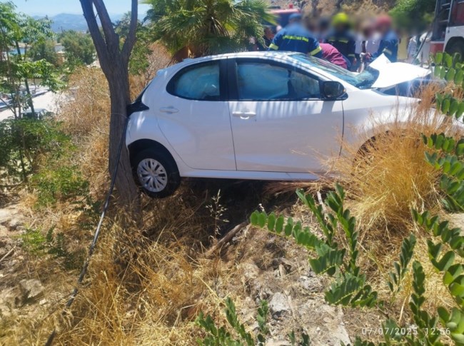Χανιά: Σοβαρό τροχαίο με αγροτικό να συγκρούεται μετωπικά με ΙΧ στην Κίσσαμο - Δύο τραυματίες στο νοσοκομείο [εικόνες]
