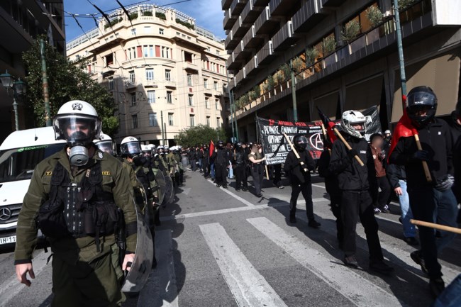 Επέτειος Γρηγορόπουλου: Χωρίς εντάσεις η μαθητική και φοιτητική πορεία - Ανοιχτοί οι σταθμοί μετρό [εικόνες]