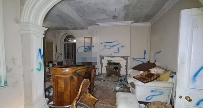 Η αλήθεια για τον Ελληνα ιδιοκτήτη της λεηλατημένης βίλας: Πληροφορίες ότι πάσχει από καρκίνο και αναρρώνει στην Αθήνα