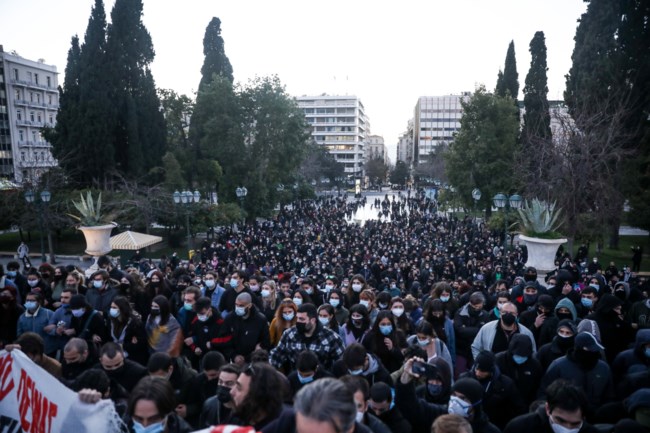 Πάλι κλειστό το κέντρο της Αθήνας: Νέα πορεία συμπαράστασης στον Δημήτρη Κουφοντίνα [Εικόνες-Βίντεο]
