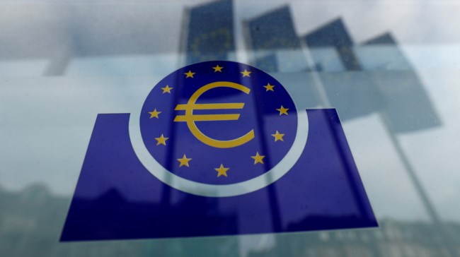 Deutsche Welle: Ανάρπαστα γίνονται τα 500ευρα παρόλο που αποσύρονται