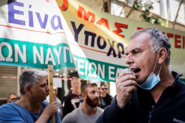 Πάλι τα ίδια: Μερικές δεκάδες εργαζομένων των ναυπηγείων Ελευσίνας "μπλόκαραν" το κέντρο της Αθήνας [εικόνες]
