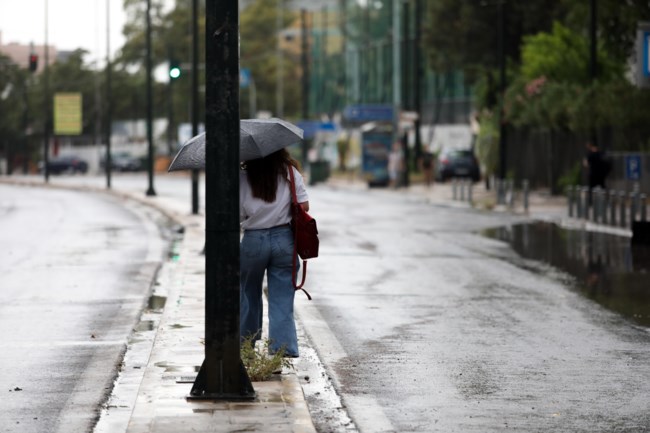 Επιμένει η κακοκαιρία με έντονες καταιγίδες: Πού χρειάζεται ιδιαίτερη προσοχή, ποια είναι η πιο δύσκολη ημέρα