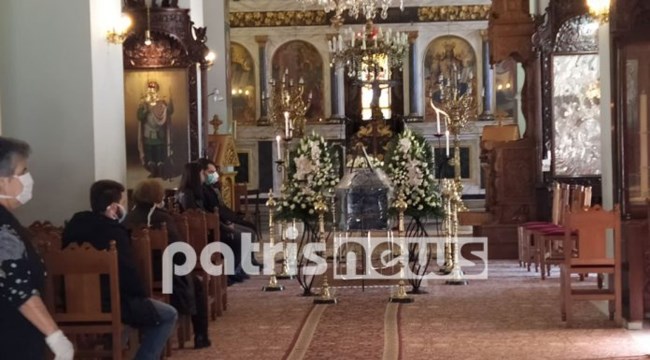 Αμαλιάδα: Mε στολές και μάσκες το τελευταίο αντίο στο πρώτο θύμα του κορονοϊού