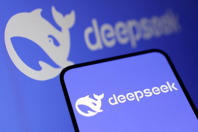 DeepSeek: Γιατί η κινέζικη εφαρμογή τεχνητής νοημοσύνης τρομάζει τον Τραμπ - Τι "απαγορεύεται" να ρωτήσεις
