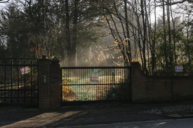 Bloomberg: Ο "σκληρός" γιος και διάδοχος του Χαμενεΐ με τα πολυτελή ακινήτα σε Λονδίνο, Μαγιόρκα, Ντουμπάι